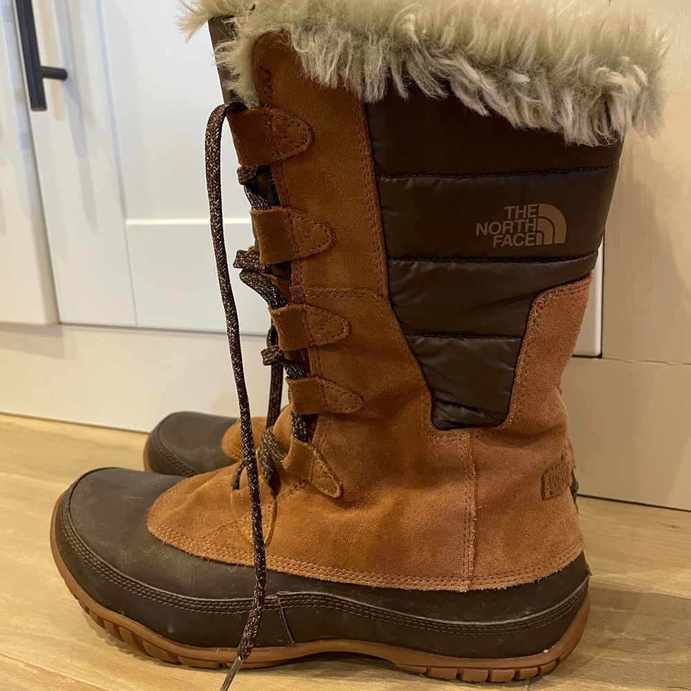 North Face snow boots. Barely worn, like new.